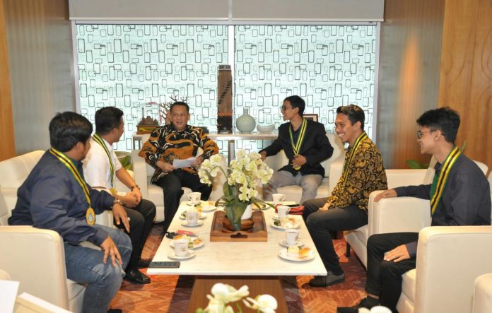 Ketua MPR Bambang Soesatyo beraudensi dengan Pelajar PII