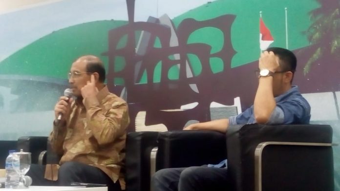 Nono Sampono dalam sebuah diskusi Nono Sampono dalam sebuah diskusi