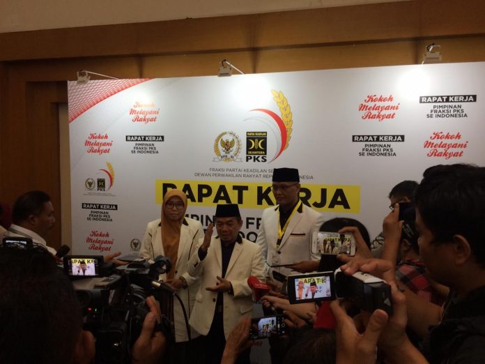 Ketua Fraksi PKS DPR Jazuli Juwaini Ketua Fraksi PKS DPR Jazuli Juwaini