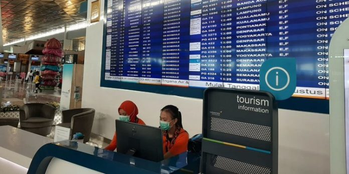 Petugas Terminal 3 Bandara Soetta Perketat Pengamanan Antisipasi Virus Corona