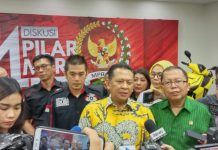 MPR Harap Pemerintah Segera Penuhi Permintaan APD untuk Tenaga Medis Bambang Soesatyo