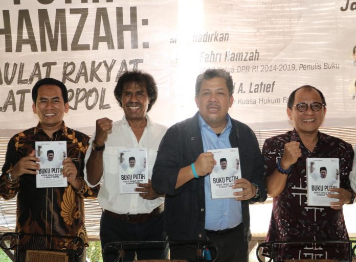 Fahri Hamzah bersama Akbar Faizal, Mujahid A Latief dan Margarito Kamis dalam peluncuran Buku Putih Fahri Hamzah bersama Akbar Faizal, Mujahid A Latief dan Margarito Kamis dalam peluncuran Buku Putih