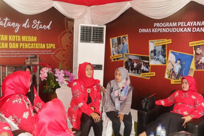 Sekretaris Dinas Kependudukan dan Catatan Sipil Kota Medan, Sri Maharani Damanik Sekretaris Dinas Kependudukan dan Catatan Sipil Kota Medan, Sri Maharani Damanik