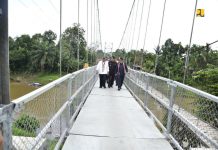 Basuki Resmikan Jembatan Gantung Sungai Ensilat di Kapuas Hulu