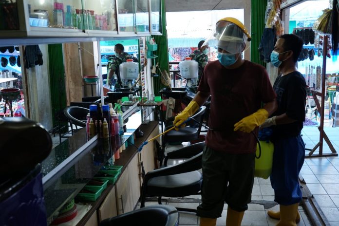 Pemko Tebingtinggi Semprotkan Disfektan di Fasilitas Umum Pemko Tebingtinggi Semprotkan Disfektan di Fasilitas Umum