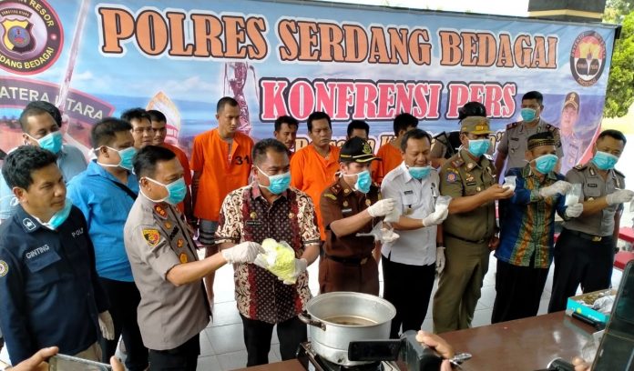 Wabup Darma Wijaya Bersama Kapolres dan Kajari Sergai Musnahkan Narkoba Wabup Darma Wijaya Bersama Kapolres dan Kajari Sergai Musnahkan Narkoba