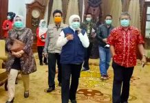 DPRD Jatim Dukung APBD 2020 Dialihkan untuk Penanganan Corona Gubernur Jatim, Khofifah Indar Parawansa bersama Wakil Ketua DPRD Anwar Sadad usai rapat Di gedung negara Grahadi, Surabaya