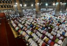 Wagub DKI Imbau Warga Tak Salat Id di Lapangan Jamaah Salat di Masjid