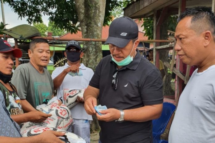 Taufik-ZA-Bagi-Sembako-Covid19