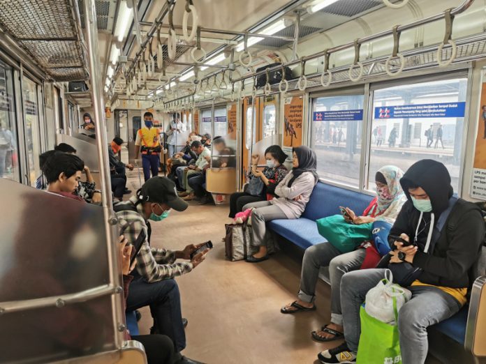 Commuterline Sepi Saat Lebaran Commuterline Sepi Saat Lebaran