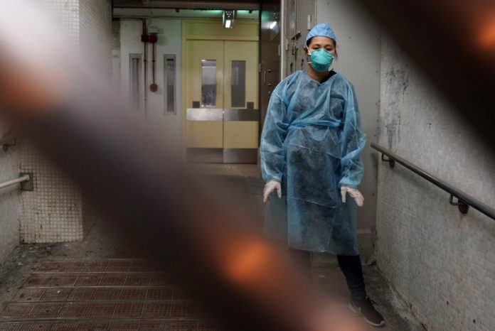 Tim Medis Hongkong Usai Mengecek Kondisi Pasien Covid-19