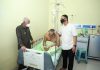 Bupati Asahan Jenguk Orang Tua Pendiri PAN di RS HAMS Bupati Surya Jenguk Ahmad Simbolon