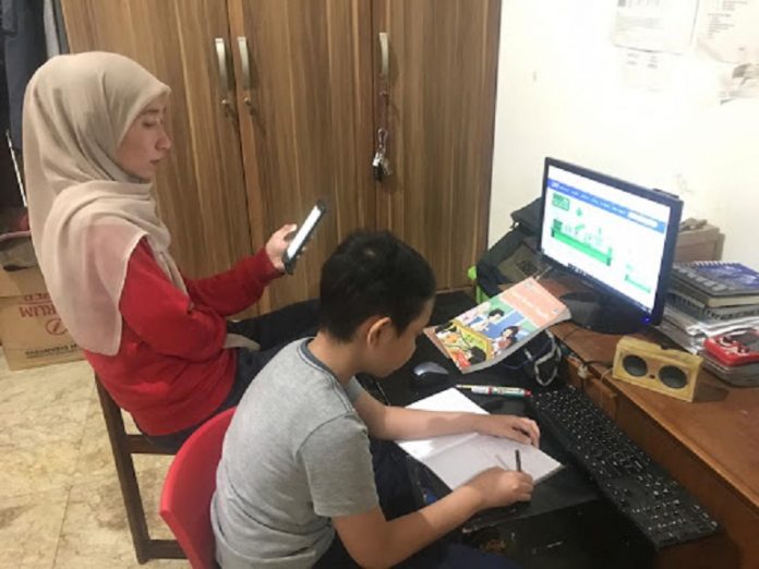 Ilustrasi Anak Belajar dari Rumah