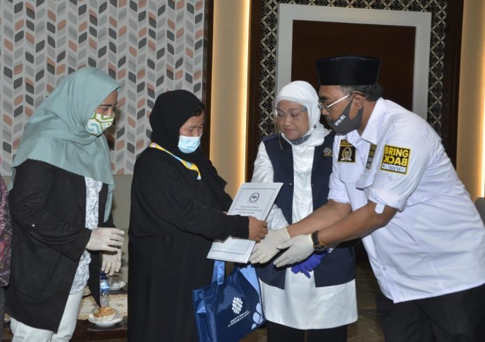 Jaziul Fawaid Menyambut Kedatangan Eti binti Toyib Anwar di Ruangan VIP, Bandara Soekarno Hatta