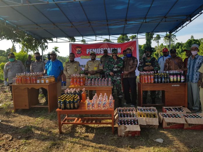 TNI-Polri di Papua Musnahkan Ribuan Botol Miras