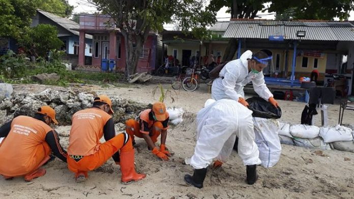 ceceran minyak di P.Pari