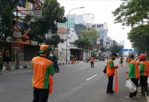 Pasca Unjuk Rasa, Sudin LH Jakpus Angkut 17,5 Ton Sampah