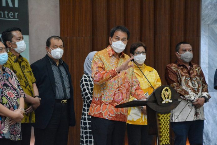 Azis Syamsuddin bersama Pimpinan Baleg dan Ketua Fraksi DPR RI Saat Jumpa Pers