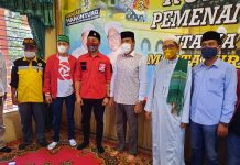 Giring Ganesha Kampanye Menangkan Rusli-Fadlan Giring Ganesha bersama pasangan Rusli-Muhammad Fadlan Asy’ari,