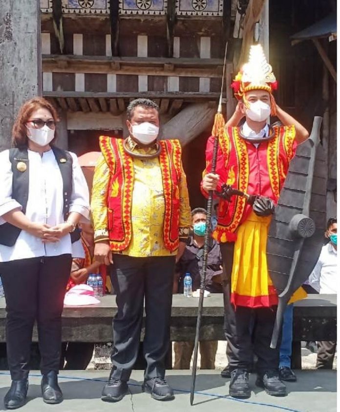 Azis Syamsuddin mendapat gelar kehormatan Tuha Sondoro Sihono di kepulauan Nias