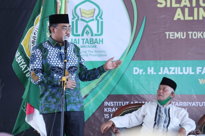 Jaziul Fawaid bersama Rektor IAI Tabah, Dr. Alimul Muniroh Jaziul Fawaid bersama Rektor IAI Tabah, Dr. Alimul Muniroh