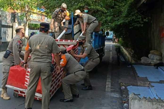 Satpol-PP-Jakpus-Pemulung-Kramat-Pulo