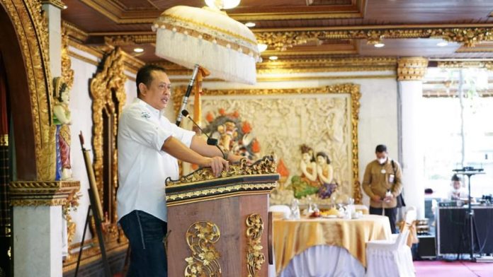 Bambang Soesatyo berpidato dalam forum Kerukunan Bergama di Bali