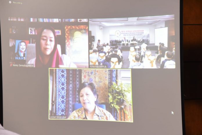 Lestari Moerdijat bersama Yenny Wahid dalam diskusi Empat Pilar MPR