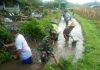 Bersihkan Sungai, Koramil Tipe B 0808/02 Garum Gandeng Warga Binaan