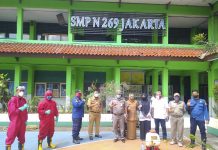 Dua Sekolah Tempat Penyaluran BST Disemprot Disinfektan