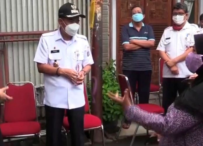 Irwandi Melayat ke rumah almaruham Chairini
