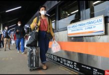 Sepanjang Libur Nataru, KAI Pastikan Implementasi Prokes Penumpang KAI Terpkan Prokes Saat Naik Kereta Api