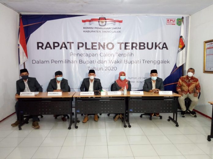 Rapat Pleno KPU Trenggalek untuk Menetapkan Bupati-Wabup Trenggalek Rapat Pleno KPU Trenggalek untuk Menetapkan Bupati-Wabup Trenggalek