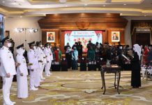 Khofifah Lantik 17 Pasangan Bupati dan Walikota se Jawa Timur