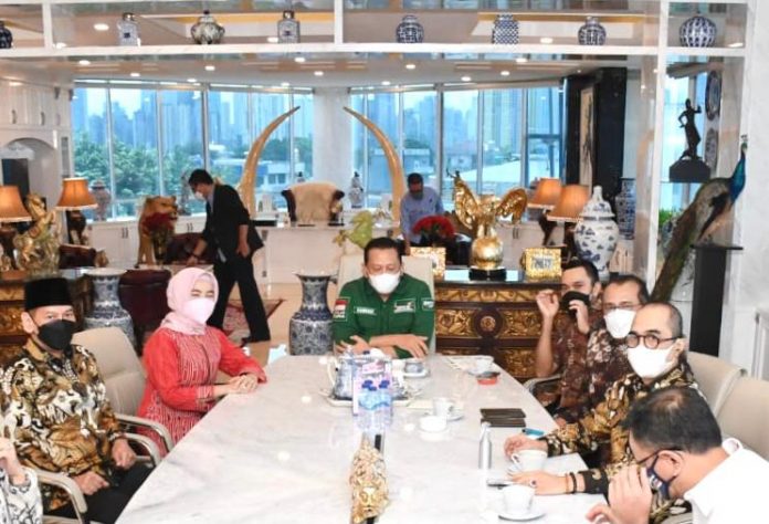 Bambang Soesatyo bersama Direktur Utama Pertamina Nicke Widyawati