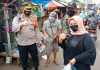 Sosialiasi 5M, Kapolsek Johar Baru Bagi-bagi Masker Gratis