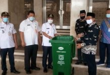Pemkot Jakpus Berikan Tong Sampah Dorong Untuk Masjid Istiqlal