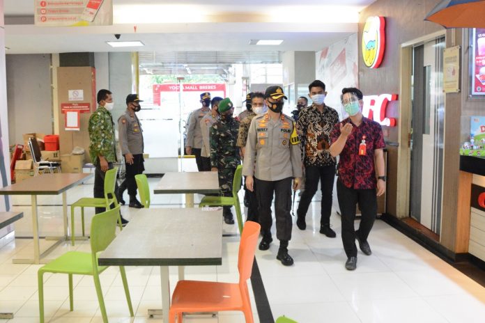 Kapolres Brebes, AKBP Gatot Yulianto Mendatangi Mall Siaga Covid-19 Kapolres Brebes, AKBP Gatot Yulianto Mendatangi Mall Siaga Covid-19