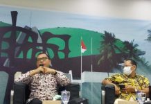 Baleg Optimis 30 Persen RUU Prolegnas 2021 Selesai Ahmad Badowi bersama Direktur Eksekutif Indonesia Institute Karyono Wibowo