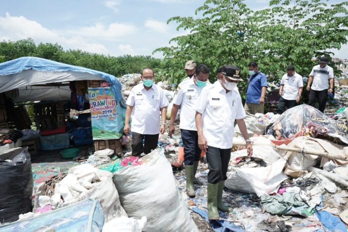Bupati Asahan Surya Meninjau TPA Sei Renggas