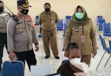 Kapolsek Johar Baru Monitoring Pelaksanaan Vaksin Lansia di SMPN 2 Jakpus