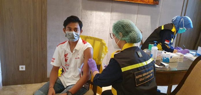Pembalap Nasional Menerima Vaksin Pembalap Nasional Menerima Vaksin