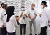 Jelang Ramadan, Gus Muhdlor Tinjau Ketersediaan Beras di Gudang Bulog