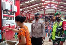 Tekan penyebaran Covid 19, Polsek Puger Gelar Operasi Yustisi di Pasar & TPI Puger Jember