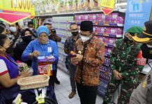 Antisipasi Makanan Kadaluarsa, Bupati Sidoarjo Sidak Supermarket