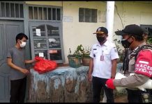 Jajaran Tiga Pilar Gambir Sterilkan Lingkungan RW.01 Dari Virus Covid-19