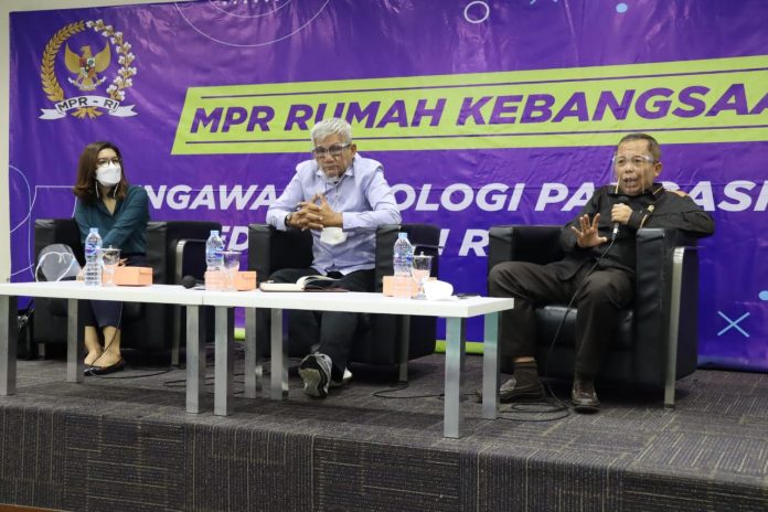 Agun Gunandjar bersama Arsul Sani dalam diskusi Empat Pilar MPR