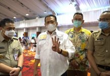 Bamsoet Tinjau Pelaksanakan Vaksinasi Covid-19 Bagi Lansia dan Pekerja Pariwisata Bambang Soesatyo bersama Wagub DKI Ahmad Riza Patria Meninjau Pelaksanaan Vaksinasi Bagi Lansia dan Pekerja Pariwisata
