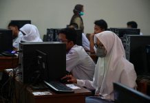 Peringati Hardiknas, Ini Harapan Ketua DPR Murid Sekolah Menggunakan Komputer untuk Proses Belajar Mengajar