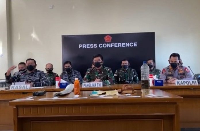 Panglima TNI Marsekal Hadi Tjahjanto bersama KSAL dan Kapolri